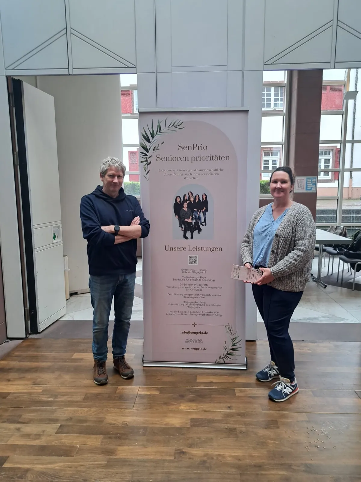 Holger Schaar und Alexandra Holl beim Pflegetag in Ettlingen im Mai 2026